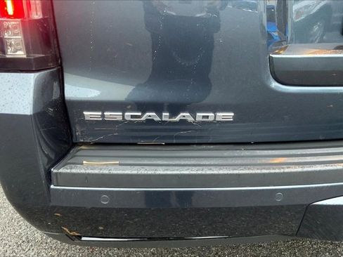 Used 2020 Cadillac Escalade Luxury image 7