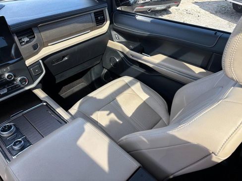 Used 2022 Ford Expedition Limited AWD/4WD image 16