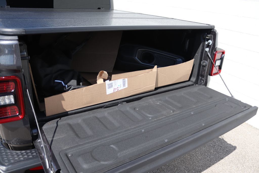 Used 2023 Jeep Gladiator Mojave w/ LED Lighting Group AWD/4WD image 32
