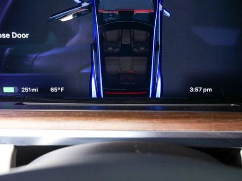 Used 2022 Tesla Model S image 11