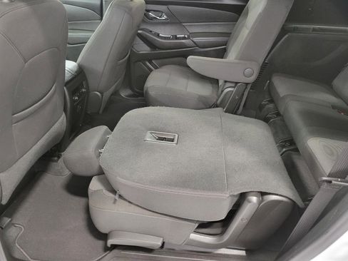 Used 2023 Chevrolet Traverse LT image 24