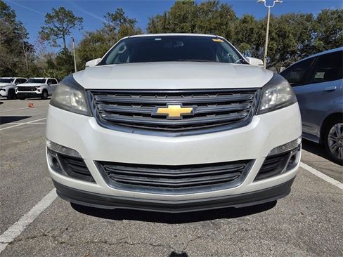 Used 2017 Chevrolet Traverse LT image 2