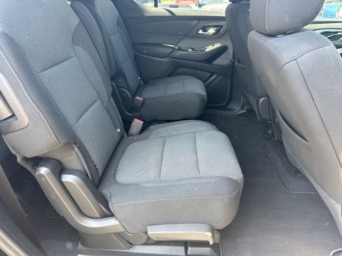 Used 2023 Chevrolet Traverse LT image 16