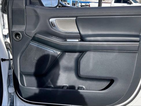 Used 2025 Ford Expedition Platinum image 22