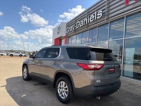 Used 2018 Chevrolet Traverse LT image 2