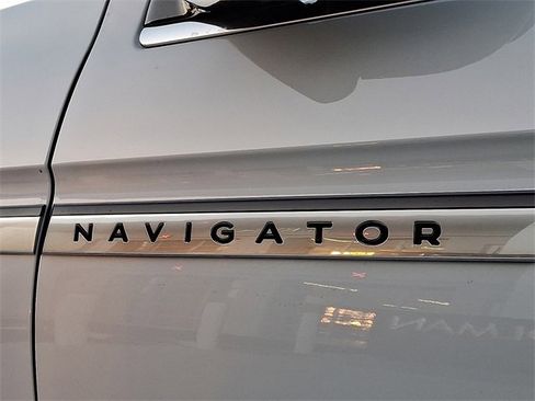 New 2025 Lincoln Navigator Reserve image 21