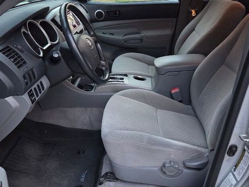 Used 2005 Toyota Tacoma PreRunner image 11