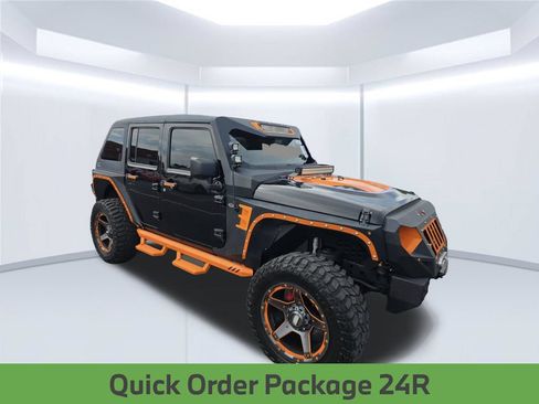Used 2017 Jeep Wrangler Unlimited Rubicon w/ Connectivity Group AWD/4WD image 4