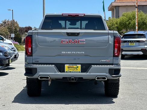 Used 2025 GMC Sierra 1500 AT4 w/ Technology Package AWD/4WD image 4