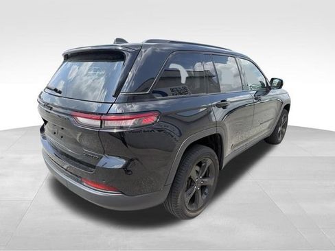 Used 2023 Jeep Grand Cherokee Limited w/ Black Appearance Package AWD/4WD image 9