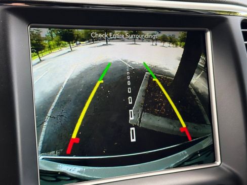 Used 2018 Jeep Grand Cherokee Limited image 25