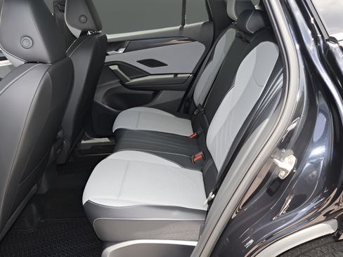 Certified 2025 Volkswagen Tiguan SE R-Line AWD/4WD image 12