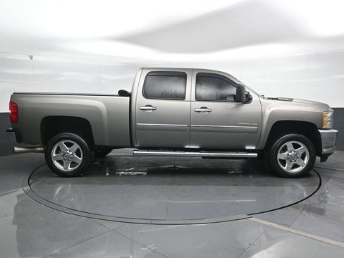 Used 2013 Chevrolet Silverado 2500 LT w/ Custom Sport Truck Package RWD image 5