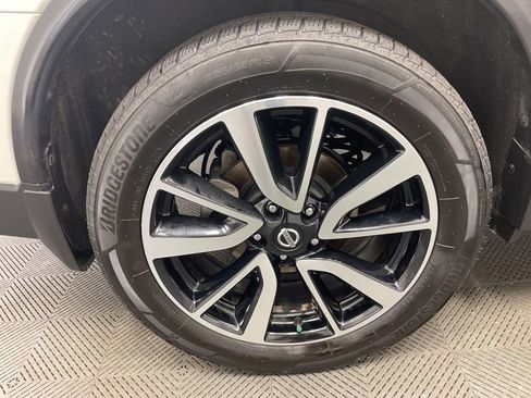 Used 2019 Nissan Rogue SL w/ Premium Package AWD/4WD image 46