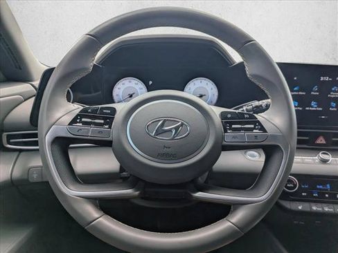 Used 2023 Hyundai Elantra SEL w/ Convenience Package FWD image 10