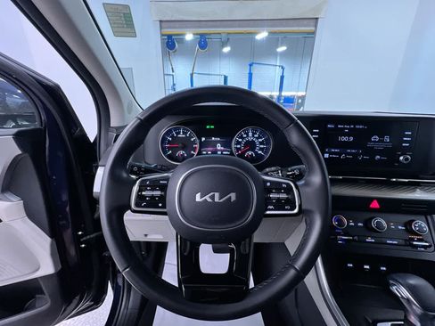 Used 2024 Kia Carnival LX FWD image 15