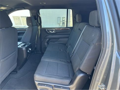 Certified 2022 GMC Yukon XL SLE w/ Gmc Pro Safety Plus Package image 17
