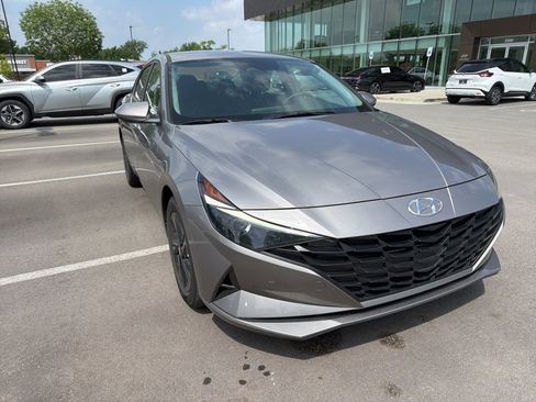 Certified 2023 Hyundai Elantra Blue FWD image 5