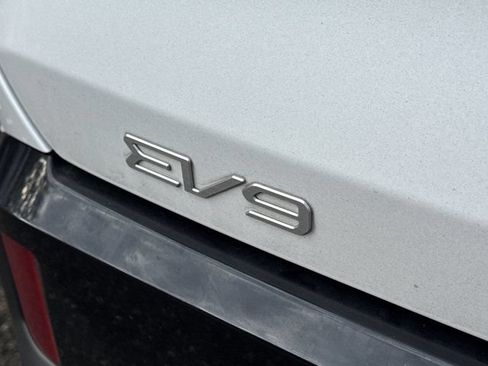 Used 2024 Kia EV9 GT-Line AWD/4WD image 11