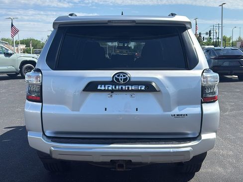Used 2016 Toyota 4Runner SR5 AWD/4WD image 6