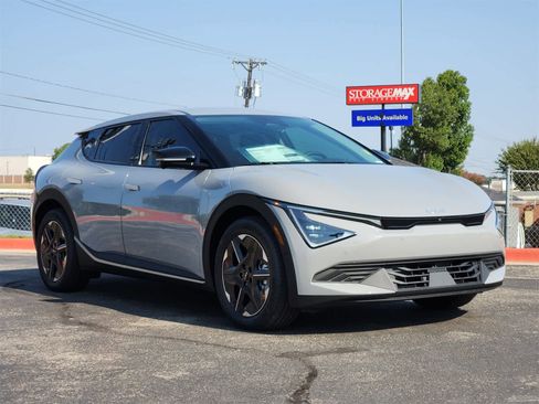 New 2025 Kia EV6 Light w/ Light LR Technology Package image 3