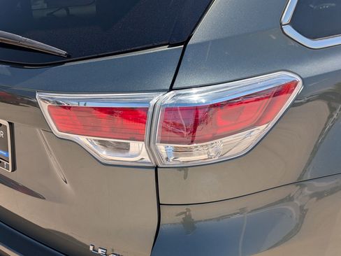 Used 2014 Toyota Highlander Plus AWD/4WD image 11