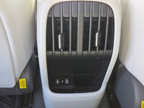 Used 2025 Hyundai Kona SEL AWD/4WD image 16