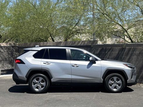 Used 2022 Toyota RAV4 XLE FWD image 9