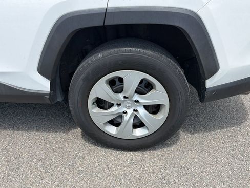 Used 2020 Toyota RAV4 LE AWD/4WD image 22