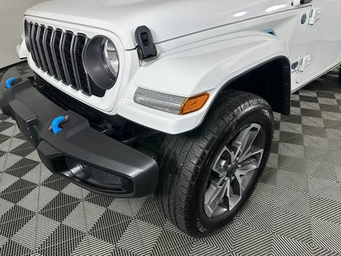Certified 2024 Jeep Wrangler Unlimited AWD/4WD image 27