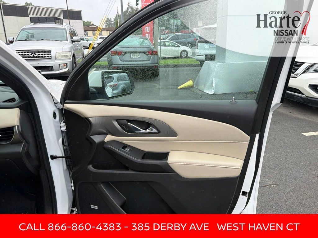 Used 2023 Chevrolet Traverse Premier AWD/4WD image 31