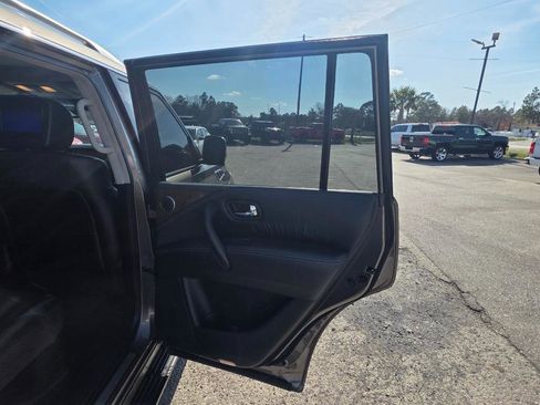 Used 2016 INFINITI QX80 Luxe w/ 22" Wheel Package image 16