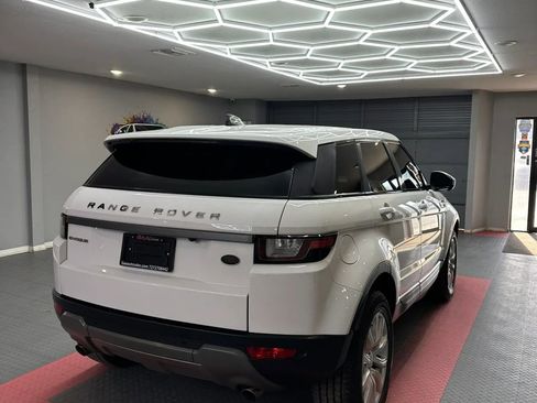 Used 2019 Land Rover Range Rover Evoque SE AWD/4WD image 6