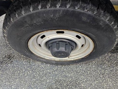 Used 2001 Dodge B2500 Passenger RWD image 28