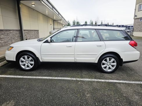Used 2008 Subaru Outback 2.5i Limited L.L. Bean AWD/4WD image 2