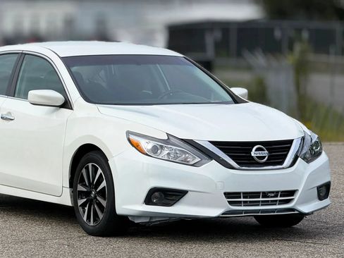 Used 2018 Nissan Altima 2.5 SV FWD image 15