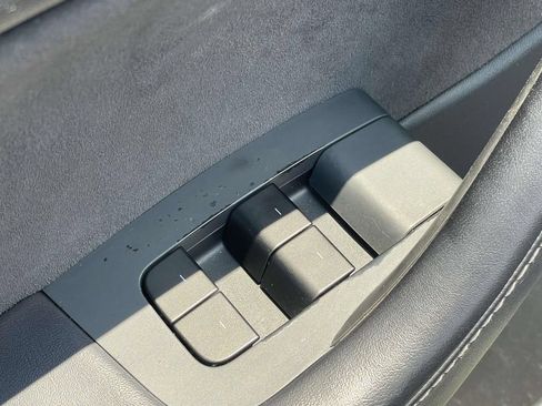 Used 2021 Tesla Model Y Long Range AWD/4WD image 19
