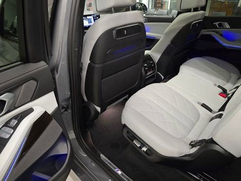 Used 2023 BMW X7 xDrive40i w/ Executive Package image 31