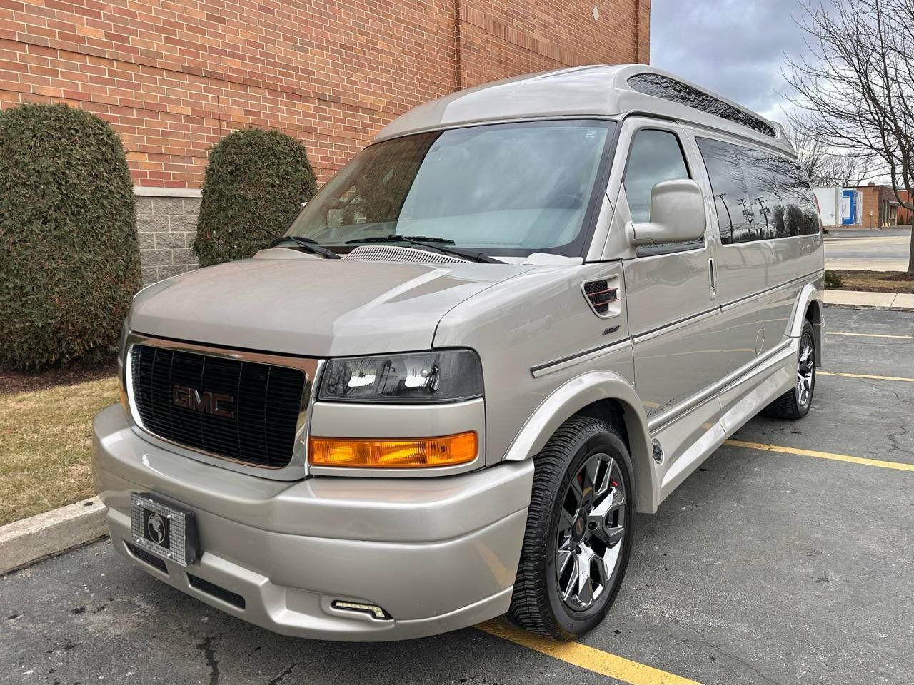 Used 2023 GMC Savana 2500 RWD image 5