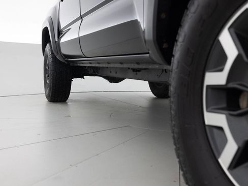 Used 2017 Toyota Tacoma SR5 image 19