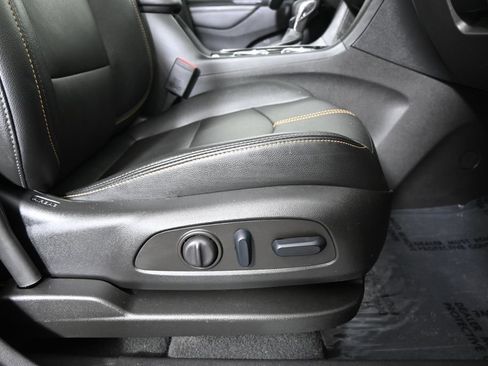 Used 2023 Chevrolet Equinox Premier AWD/4WD image 14