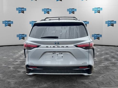 Used 2024 Toyota Sienna XSE w/ XSE Plus Package AWD/4WD image 4
