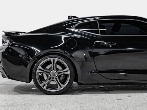 Used 2017 Chevrolet Camaro SS RWD image 10