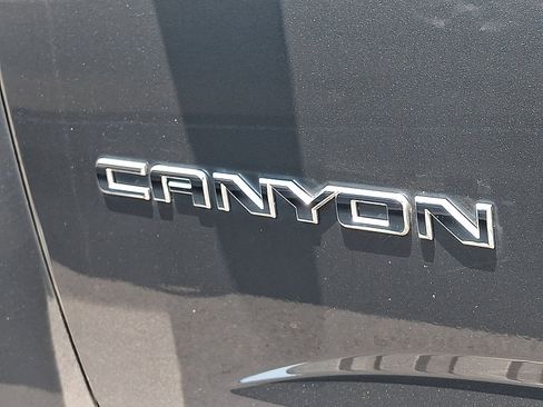 Used 2016 GMC Canyon SLE w/ SLE Convenience Package RWD image 30
