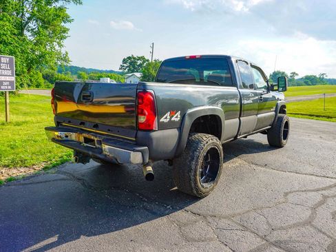 Used 2005 Chevrolet Silverado 2500 LS w/ Heavy-Duty Power Package image 3