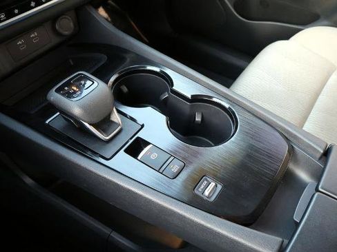 Certified 2025 Nissan Rogue SV FWD image 21