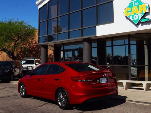 Used 2017 Hyundai Elantra SE image 9