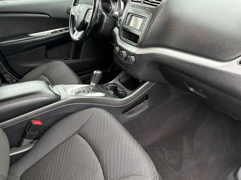 Used 2019 Dodge Journey SE w/ Premium Group image 17