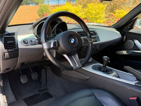 Used 2004 BMW Z4 2.5i RWD image 16