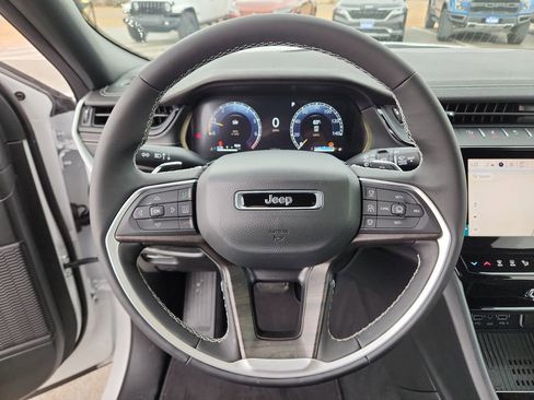 New 2026 Jeep Grand Cherokee Altitude image 25